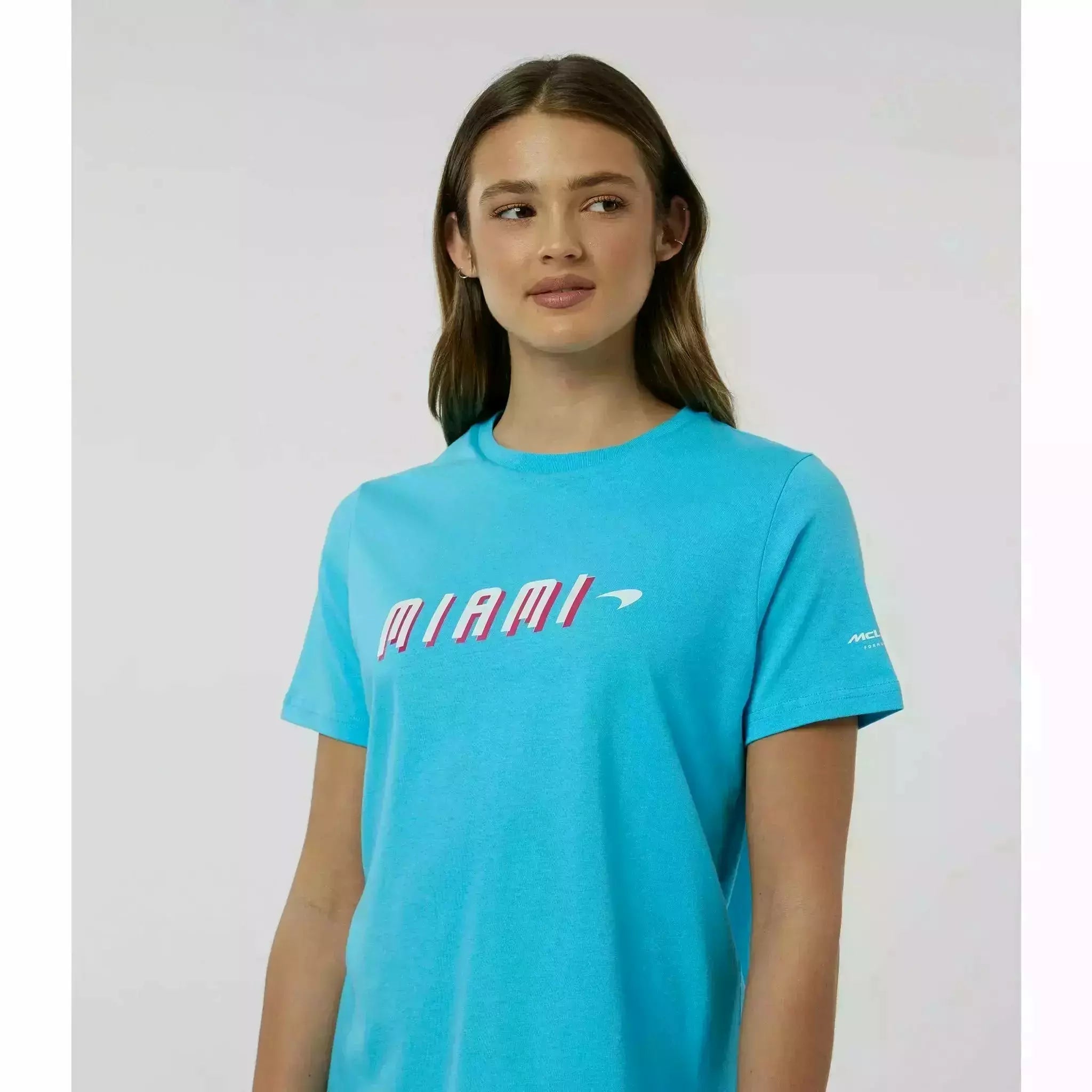 T-Shirt-White/Vice Miami Motorsports® McLaren – Neon CMC F1 Blue/Beetroot Graphic Women\'s